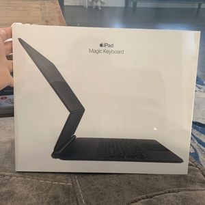 Apple iPad magic keyboard BNIB